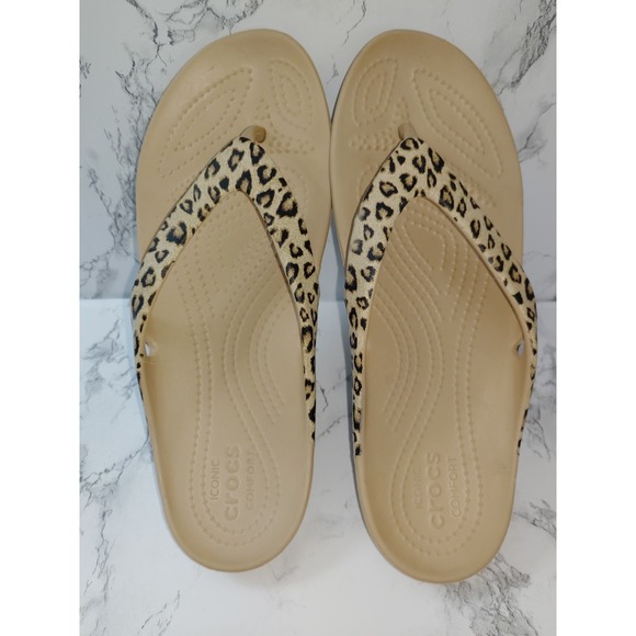 CROCS Women Kadee II Size 7 LEOPARD Flip-Flop 206398-98R Tan Multi - Picture 1 of 6